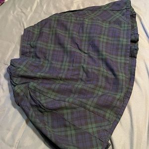 Kids 16+ skirt with adjustable waist.